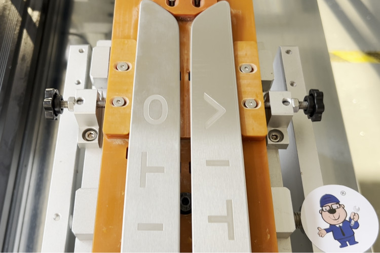 問界車主專屬！華為智能座艙的最后一處顏值升級——迎賓踏板貼膜解決方案