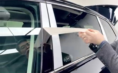 你還在為產(chǎn)品有劃痕而煩惱？換一種方式，讓德尚精機的汽車BC柱自動貼膜機幫你解決問題！