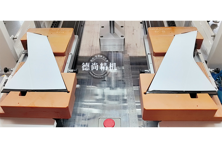 被汽車外飾件貼膜返工搞崩？德尚精機(jī)這機(jī)器，零返工還省人工錢