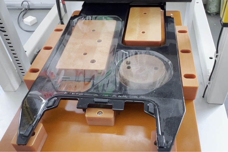 這款汽車中框貼膜機，讓貼膜效率提升200%