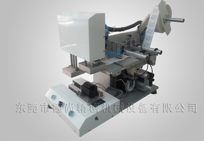 高精度半自動平面貼標(biāo)機(jī)（雙頭）DS-324.jpg