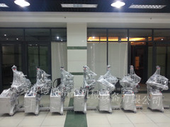 貼標(biāo)機(jī)決定發(fā)展高度-德尚人性化全自動(dòng)貼標(biāo)機(jī)